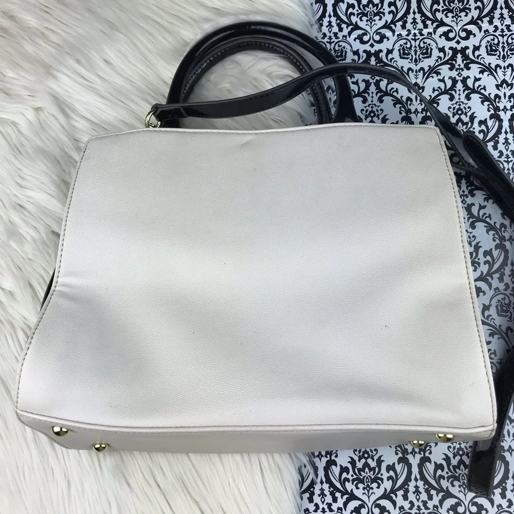 VINTAGE : Anne Klein : cream off white shoulder bag handbag with a black bow